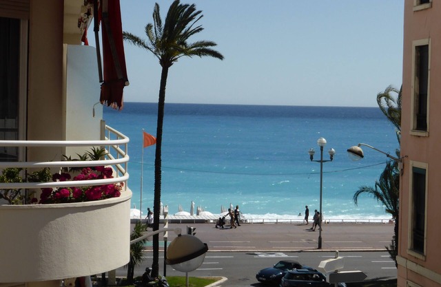 Nice Centre- Apartment with balcony and stunning sea view in the golden square.