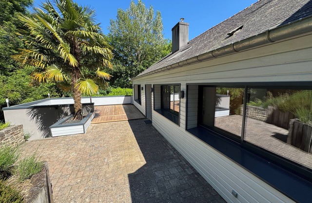 Nice cottage in the heart of the forest with direct access to Dinan harbor.