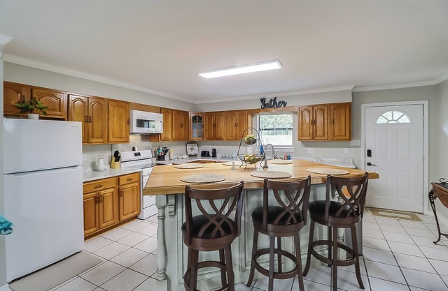 Nice Gulf Coast Home near Beach, Casinos, Downtown & Hwy 90 access!