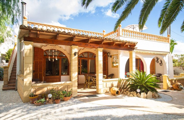Nice holiday home with Mediterranean garden in Cala Millor