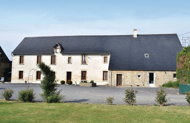 Nice home in Canchy with kitchen