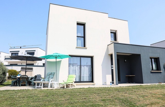 Nice home in Clohars-Carnoët with WiFi