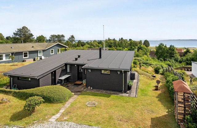 Nice home in Ebeltoft with WiFi