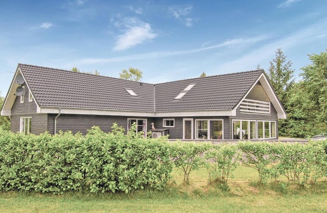 Nice home in Glesborg with sauna
