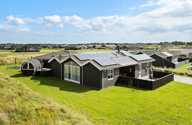Nice home in Løkken with kitchen