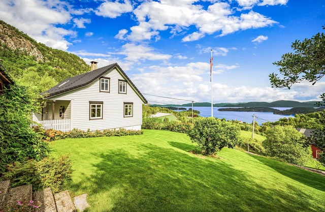 Nice home in Lundegrend with WiFi