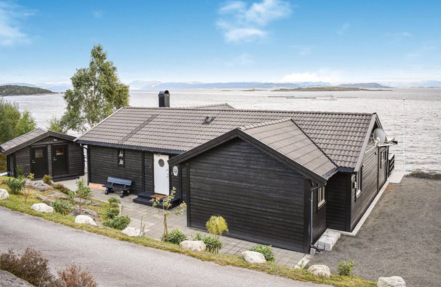 Nice home in Nedstrand with sauna
