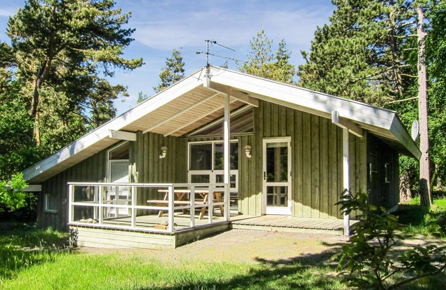 Nice home in Nexø with WiFi