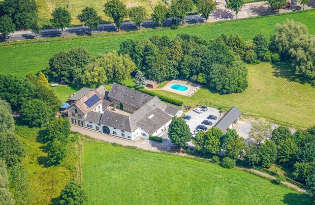 Nice Home In Simpelveld With Wifi