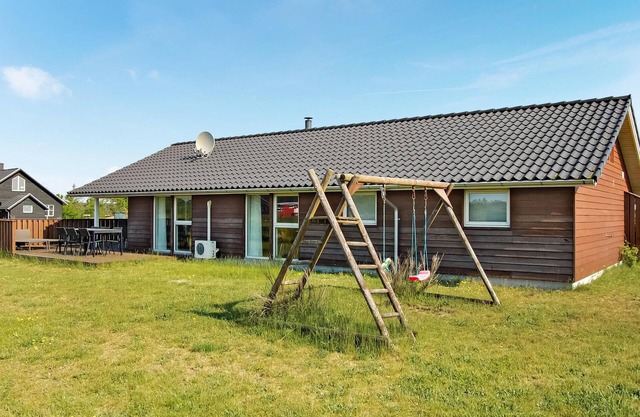 Nice home in Tarm with kitchen