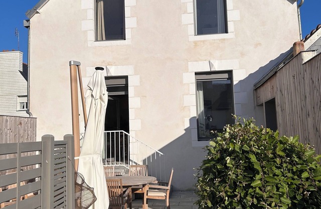 Nice house from the 30's completely renovated, 50 m from the sea!