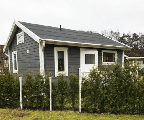 Nice little cottage in picturesque Tonnersa beach village, near Halmstad