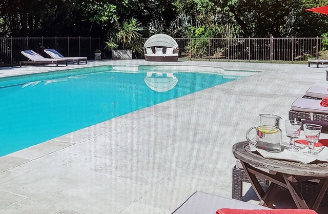 NICE PROVENCALE HOUSE 4 pers country garden swimming pool SPA playground