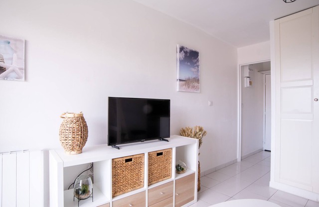 Nice Studio With Balcony At 7 Min From The Beach