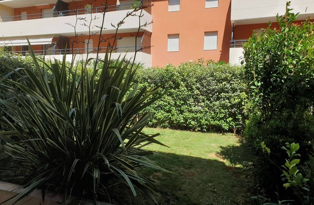 Nice T2 near the Port, Private Garden and Terrace, closed garages