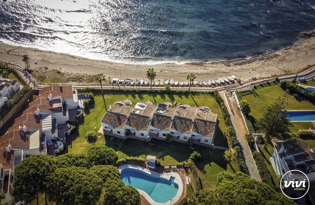 Nico | Beachfront apartment in Calahonda