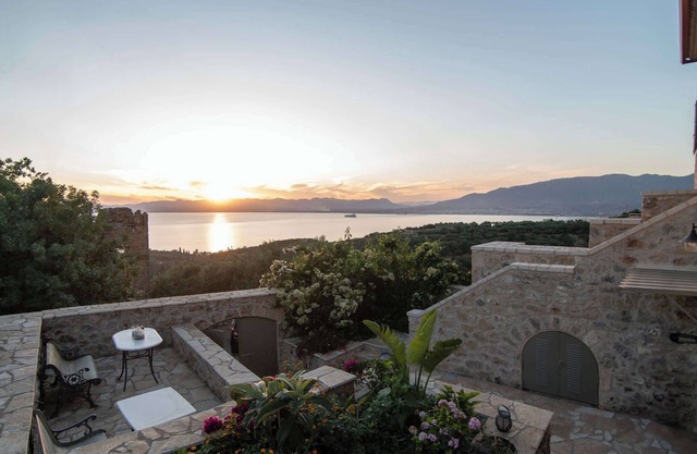 Niki's Tower - Stone Charm by the Sea