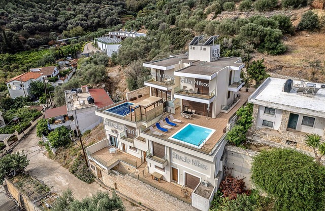 Nikos studio in Palaiokastro near the beach and taverns