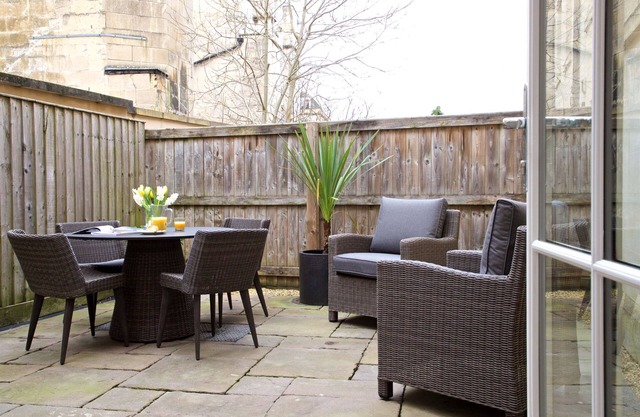 Nile Mews House - delightful, newly-refurbished, contemporary space