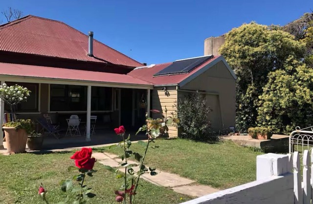 Nilgiri Cottage is self contained, quiet and comfortable, 10 mins from Bathurst.
