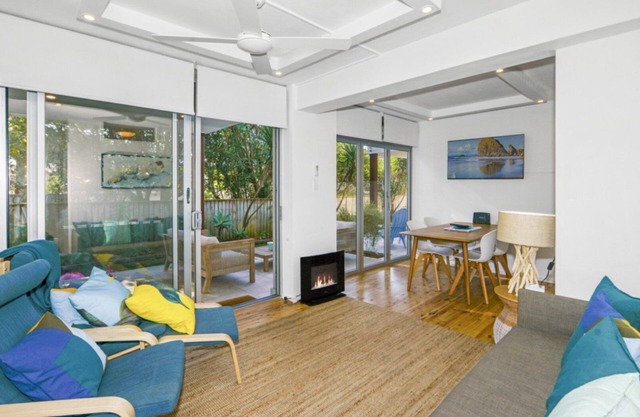 Nirvana Court 3 - Beachfront Location