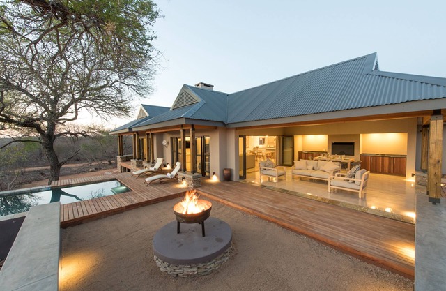 Nkanyi House-luxury eco-friendly house on a wildlife estate near Kruger Park.
