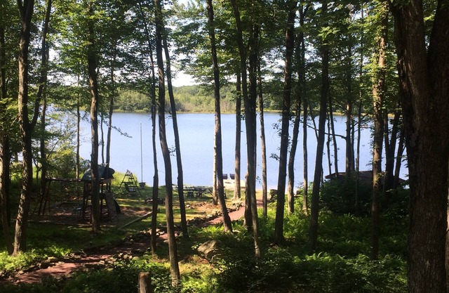 nLuxury LAKEFRONT - Private Beach/Dock/Hot Tub/Sauna, and Skiing minutes away