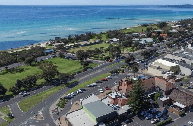 NO CAR NEEDED-30metres BEACH/PUBS/RESTURANTS/SHOPS (Lots of secure parking)
