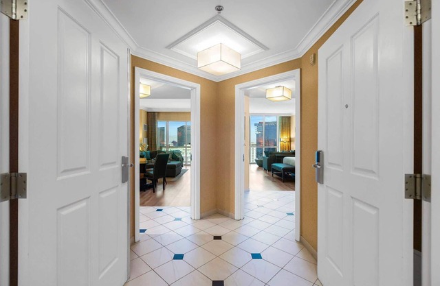 No Resort Fee 2BDR Penthouse Balcony & Free Valet