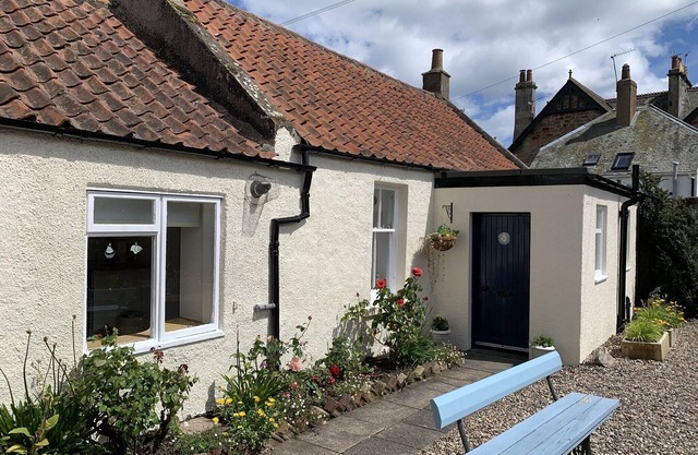 No50 - one bedroom cottage, south facing courtyard in Crail.