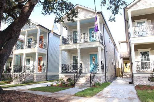 Nola Stay Patio French Quarter Events