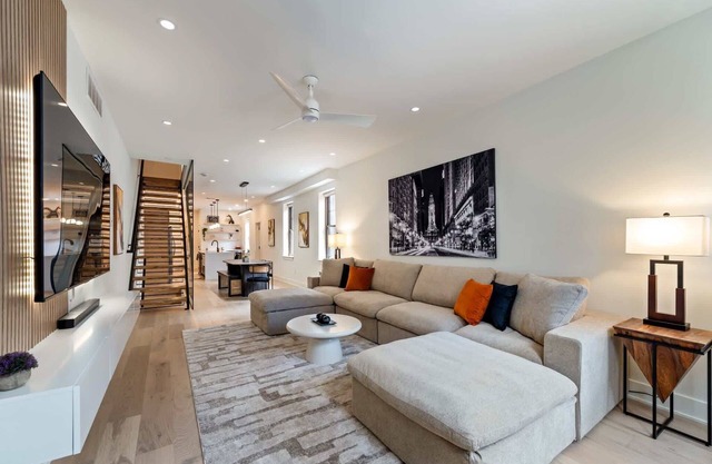 NoLibs Luxury | Walk to Restaurants & Waterfront!