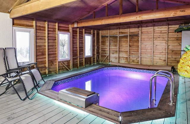 NORDWALL FARM, pet friendly, with pool in Wick, Caithness