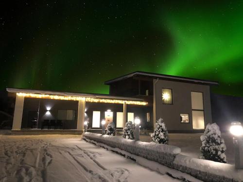 North Aurora Villa - near the Santa Claus