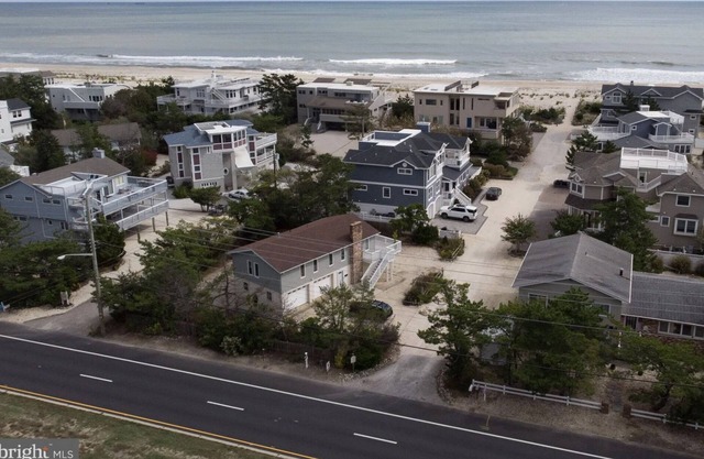 North Beach Oceanside Home. Only steps away from the Beach!