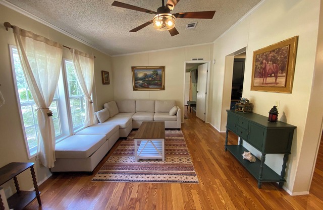 North Florida Cabin near Springs/Trails/Farm Visit/Campground/Fire Pit