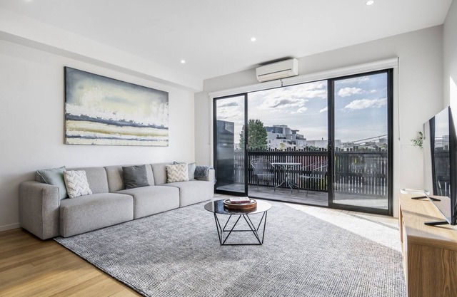 Northcote 3-Bed Townhouse Near Cafés & Shops