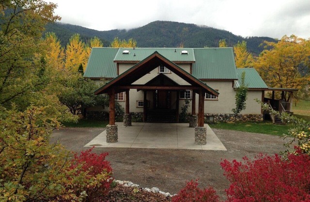 Northern Lights 4-Bedroom Lodge