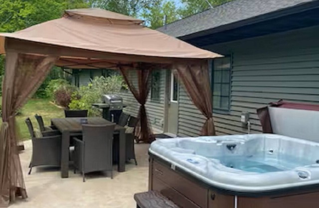 Northwoods Oasis close to Duluth - BOULDBERBELLE RETREAT