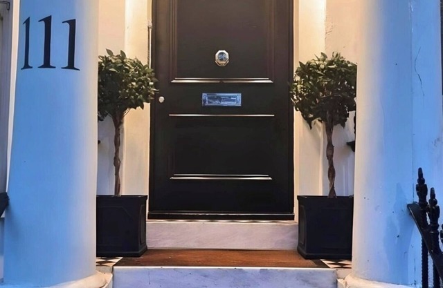Notting Hill - The One One One! -1-