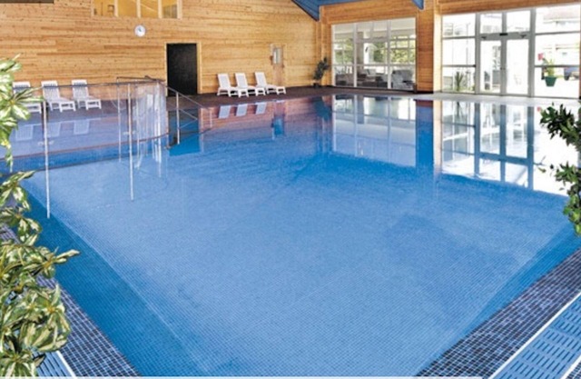 Nr Newquay large 4 bed lodge sleeps 8/10 full use of leisure facilities included
