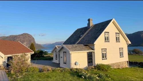 Oanes House