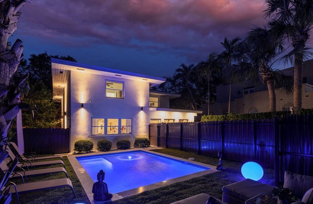 Oasis In the heart of Miami! Luxury Villa! 10m to Beach! Private Gym and Pool !
