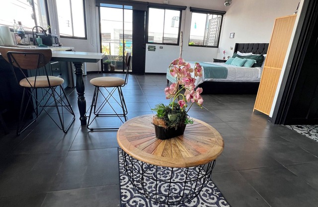 Oasis Loft 5min from SJO airport cozy and comfy fully equipment down town A/C