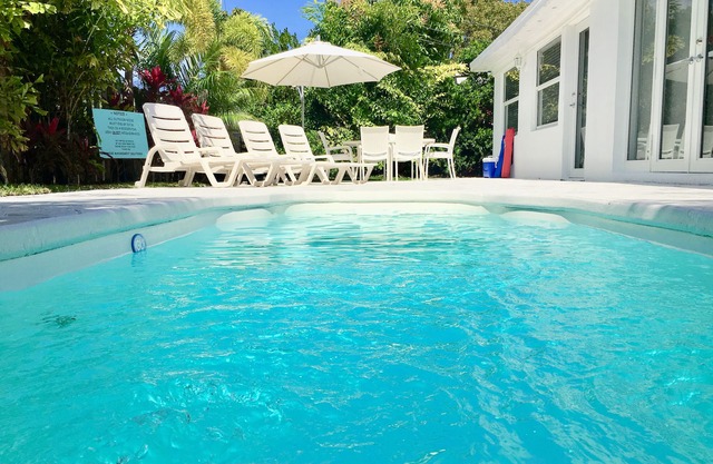 Ocean Breeze Home 5Bdr/3Bath for 12 guests - HEATED POOL - 5 Minutes to Beach
