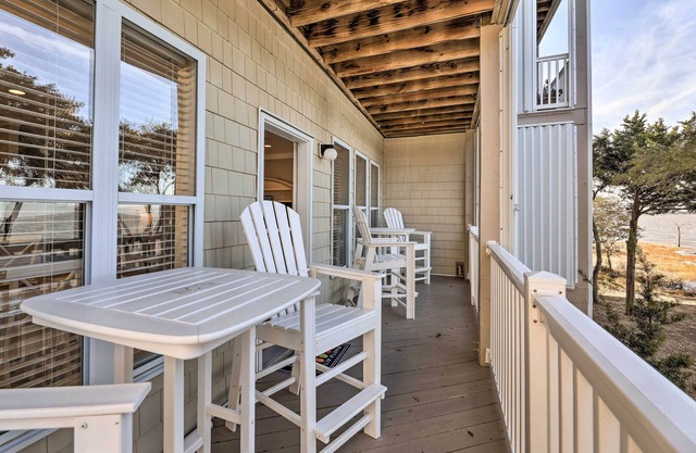 Ocean Club Condo w/Community Pool & Hot Tub