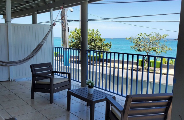 Ocean Dreams Apt # 1, n3 bedroom apartment with AC in charming Vega Baja