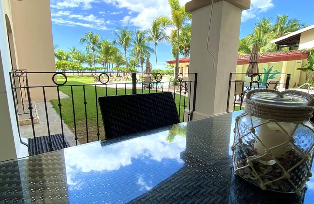 Ocean Front 3 Bed/2 Bath- direct access to beach-Salt water Pool-AMAZING SUNSETS
