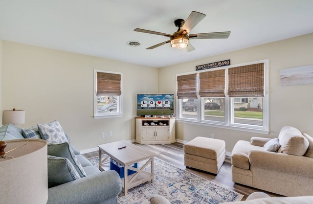 Ocean Pearl Cottage - New Listing and SO adorable!
