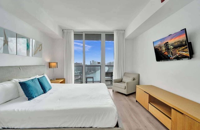 Ocean View 1 BDR Beach & Water Retreat Pool Gym